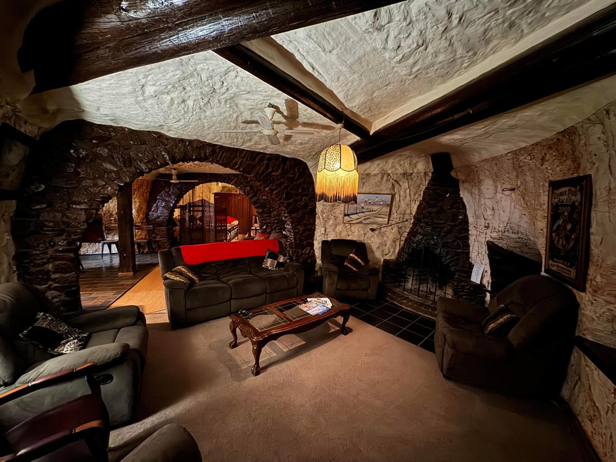 Di'S Dugouts Hotel Coober Pedy Exterior foto